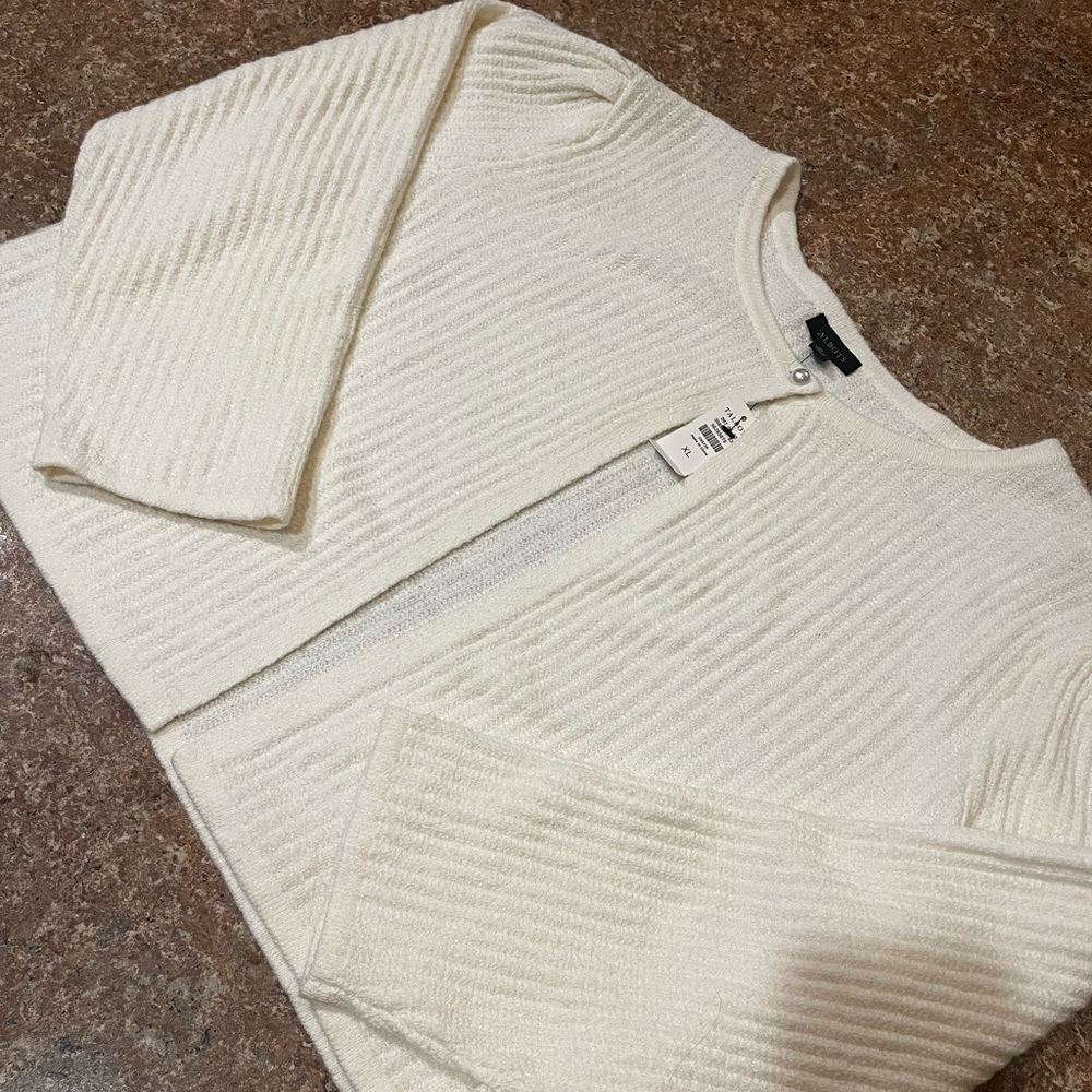 New with Tags Talbots ivory/cream sweater with pearl button XL